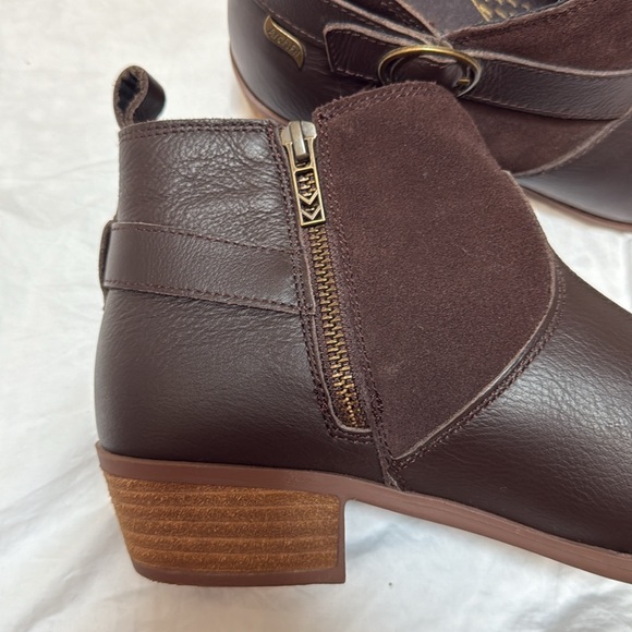 Women’s Skechers Air-Cooled Arch Fit Lasso dark brown ankle booties. Size 9.5 - Picture 12 of 14